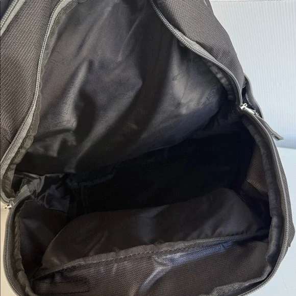 NEW OAKLEY SI 5 SPEED PACK Backpack Jet Black 26L with Laptop Sleeve - Picture 10 of 14